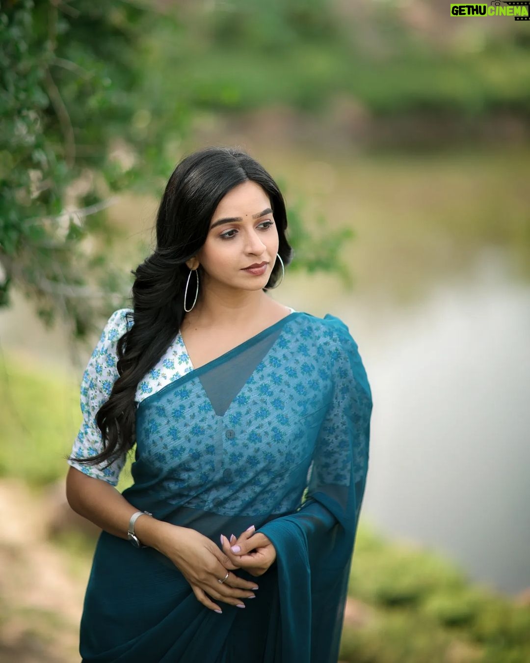 Divya Ganesh Instagram - @divya_ganesh_official . . . . . . . . . . . #dhanushphotography #divyaganesh #chennai #chennaiphotography #reelsinstagram #tamilreel #vijaytelevision #vijaystars #vijaytv #wedding #ecr #canonindia #traditional #india #dhanush #nayanthara #yaradineemohini #redsaree #saree Chennai, India