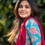 Divya Vadthya Instagram - Bungamoothi pettukuney laaa chethaventi? 👗 @srinisdesignerstudio 📸 @studios19_lsp