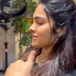 Divya Vadthya Instagram - life lo fun chala awasaram kada ! Marenduku moothi ala muduchukunnav cheppu ? #divi #divivadthya #divinunchi #happy #life #love #dance #cool