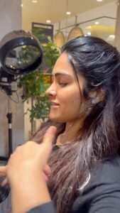 Divya Vadthya Instagram - life lo fun chala awasaram kada ! Marenduku moothi ala muduchukunnav cheppu ? #divi #divivadthya #divinunchi #happy #life #love #dance #cool