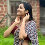 Divya Vadthya Instagram - నువ్వు వచ్చి వెళ్ళిపోతావు నువ్వు వదిలేసిన పాదముద్రల్లా నేను మిగిలిపోతాను ❤️ Styled by 👗 @aayeshaa.mariam