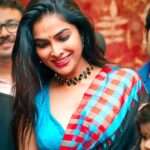 Divya Vadthya Instagram - Happy faces❤️ On the day of opening @barkaashyd Thankyou all the press team for capturing these beautiful images … so much love and respect to you all 🙏🏻 My love @moni.apte Love the jewellery @elite_the_jewellery ❤️ Saree @laharikrishn sooo beautifully done … love your work lahari 💋