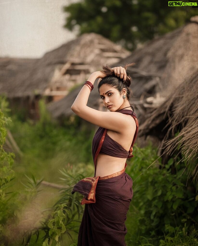 Divya Vadthya Instagram - Konchem konchem korrukku tinavayya ❤️🫣 📸: @screamstudiosbyharsha what a work harsha ❤️ 👗 styling : @bymahi_ ❤️❤️❤️ #divi #divivadthya #divininchi