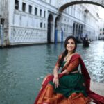 Divya Vadthya Instagram - Neekosam cheera kattukuni roadlu gallilu vethikeskuntuntey … Ekkadunnavv raa baabu ? 👀🔎 Tq beautiful for capturing me @vicky_photo.it ❤️ Love my half saree @srikrishnasilk 🥰 #goodmorning #venice #telugu #traditional #divi #divivadthya #divinunchi
