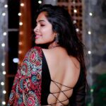 Divya Vadthya Instagram - Chandamaaamaaa 🌝 nuvvosthavani aaaksanni vantiki poosukuni eduruchustunna 🖤 #divi #divivadthya #divinunchi #divimaatalu 👗 @suchysdesignerstudio