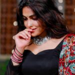 Divya Vadthya Instagram - Chandamaaamaaa 🌝 nuvvosthavani aaaksanni vantiki poosukuni eduruchustunna 🖤 #divi #divivadthya #divinunchi #divimaatalu 👗 @suchysdesignerstudio