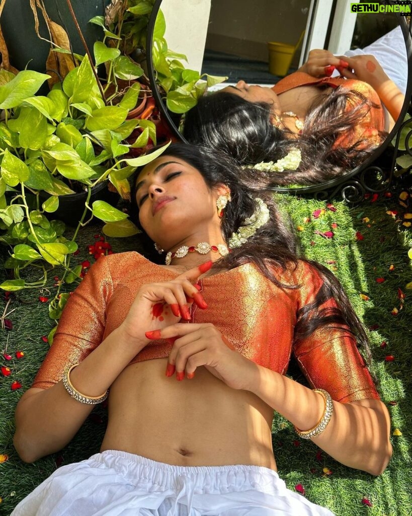 Divya Vadthya Instagram - Chusina modati nimisham loney prema awakapothey adi prema ela awtundi ? 📸 @naga.nandini.puli #divi #divivadthya #divinunchi