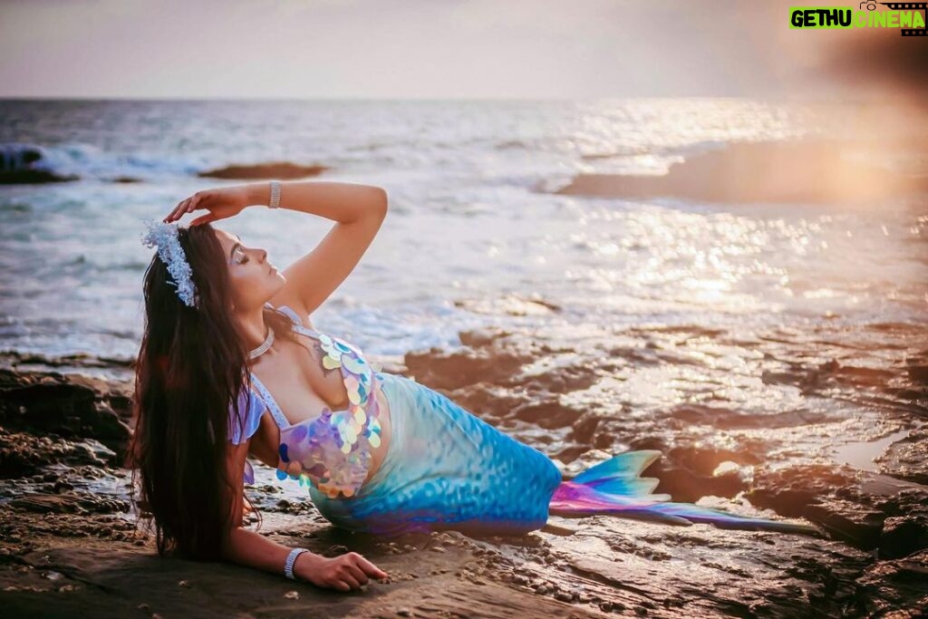 Divya Vadthya Instagram - A treat for my birthday “The mermaid “ “sagarakanya” 📸 @mohitkapil my buddy Edited @krishgradients ❤️ 💄 @m.rin.makeup lovely mary 🧜‍♀️ love your costume @artentertainment_company ❤️ Styled by @whynotrohinirao the beautiful inside out 😘