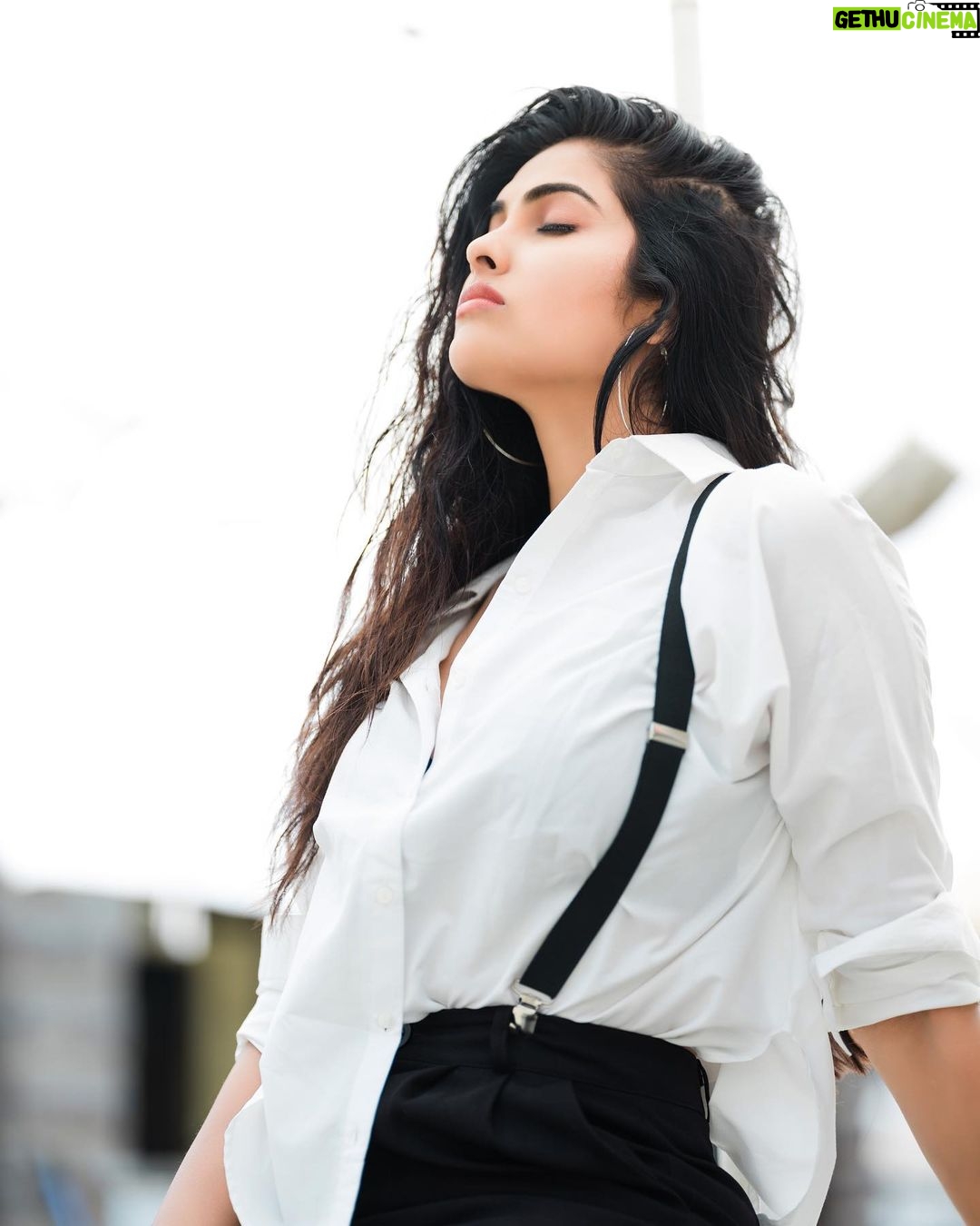 Divya Vadthya Instagram - Black and white š¤ Concept- @bymahi_ Designed/styling: @bymahi_ bymahi_ Ast by: @preethi_potlapally Photography: @abhijitram_photo Makeup - @kaala_spot_makeovers Hair - @alp_makeovers #divi #divivadthya