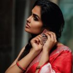 Divya Vadthya Instagram - “Venice” you are a beauty! Had the best food , loved eating the gelato , my morning coffees and the night wines … beautiful streets and bridges , great walks in this traditional saree … wow such an amazing vacation Tq beautiful for capturing me @vicky_photo.it ❤️ Love my red saree @srikrishnasilk 🥰