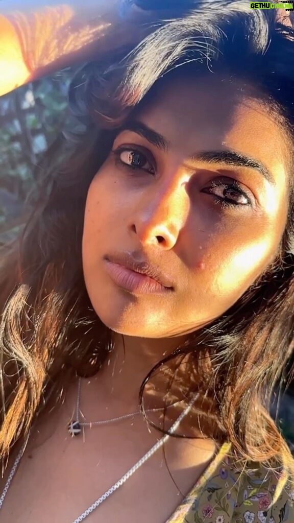 Divya Vadthya Instagram - Romancing with the sun 🌞