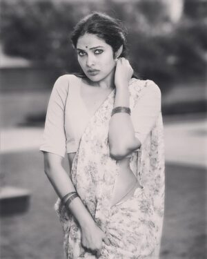 Divya Vadthya Instagram - Remembering “ The Silk” 🖤 

Always been a fan 

📸 @sravanphotographyofficial 😍
Styled by 👗@aayeshaa.mariam ❤️