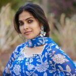 Divya Vadthya Instagram - 💙 neee neelam 💙 Okeiiy daarina veru veru gaa veltunna Janta ! Valla Gunde chappudu okate , alochanaluu okateee ! 📸 @rollingcaptures 📸🤩 👗 @navya.marouthu love the dress💙 Jewellery @minimore.in ❤️😍❤️