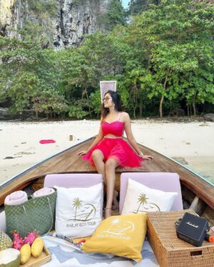Divya Vadthya Instagram - The last day of 2022 , 
The day where i spent my time in the islands and the sea 

The hospitality was amazing @railayecotour 
And the tasty food in the island was extraordinary… 
Would love to do the same again soon 
Thankyou @railayecotour for making my last day memorable ❤️

👗 @jahnavivarmalabel 😍 

#latepost #my2022 #traveller