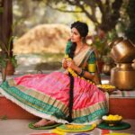 Divya Vadthya Instagram - Nee raaakakai eduru choostuuuu Poolu alluthuuu kurchunna Ninnu ah poolala apurupamga gunddello daachukunta , nannu neetho alankarinchukuntaa -nee nereekshanalooo నీ rahasya snehithuraalu సంక్రాంతి🔥 శుభాకాంక్షలు 👗 @bhargavikunam ❤️ love the look