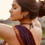 Divya Vadthya Instagram - Bangaari bomma dorikinda neeku ? #divi #divinunchi #divivadthya #divine 🎥 @digi_pundit_ 👗 @bymahi_