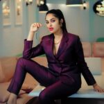 Divya Vadthya Instagram - BOSS LADY 📸 @snaplica_official ❤️ Edited @krishgradients Styling @sahithivarma_official 😍 👗 @alankar_bespoke_tailors_1993 jewelry : @varnanajewels Hair @avoca.india 🫣 Location @harleysfinebaking 🧁 #divi #divivadthya #divinunchi #bhuvidaka
