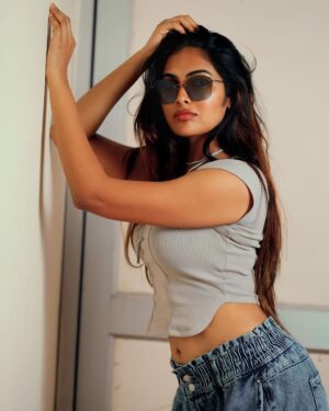 Divya Vadthya Instagram - Chin up buttercup 🧁

📸 @addiction_to_1.8f 

#divi #divivadthya #divinunchi #bhuvidaka