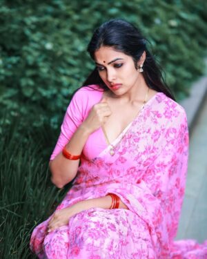 Divya Vadthya Instagram - Remembering “ The Silk” 🖤 

Always been a fan 

📸 @sravanphotographyofficial 😍
Styled by 👗@aayeshaa.mariam ❤️