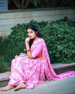 Divya Vadthya Instagram - Remembering “ The Silk” 🖤 

Always been a fan 

📸 @sravanphotographyofficial 😍
Styled by 👗@aayeshaa.mariam ❤️