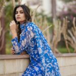 Divya Vadthya Instagram - 💙 neee neelam 💙 Okeiiy daarina veru veru gaa veltunna Janta ! Valla Gunde chappudu okate , alochanaluu okateee ! 📸 @rollingcaptures 📸🤩 👗 @navya.marouthu love the dress💙 Jewellery @minimore.in ❤️😍❤️