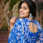 Divya Vadthya Instagram - 💙 neee neelam 💙 Okeiiy daarina veru veru gaa veltunna Janta ! Valla Gunde chappudu okate , alochanaluu okateee ! 📸 @rollingcaptures 📸🤩 👗 @navya.marouthu love the dress💙 Jewellery @minimore.in ❤️😍❤️