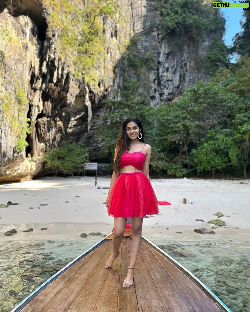 Divya Vadthya Instagram - The last day of 2022 , The day where i spent my time in the islands and the sea The hospitality was amazing @railayecotour And the tasty food in the island was extraordinary… Would love to do the same again soon Thankyou @railayecotour for making my last day memorable ❤️ 👗 @jahnavivarmalabel 😍 #latepost #my2022 #traveller