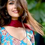 Divya Vadthya Instagram - Happy blues 🩵 📸 @studios19_lsp 👗 @srinisdesignerstudio #divi #divivadthya #divinunchi