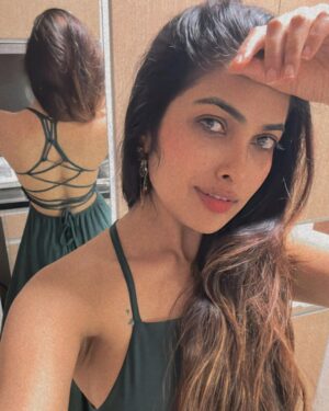 Divya Vadthya Instagram - Enjoying my holiday like 💚🖤

👗 @jahnavivarmalabel 

#divi #divivadthya#divinunchi #bhuvidaka