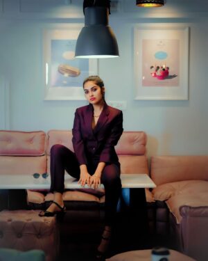 Divya Vadthya Instagram - BOSS LADY 

📸 @snaplica_official ❤️
Edited @krishgradients 
Styling @sahithivarma_official 😍
👗 @alankar_bespoke_tailors_1993 
jewelry : @varnanajewels 
Hair @avoca.india 🫣
Location @harleysfinebaking 🧁

#divi #divivadthya #divinunchi #bhuvidaka