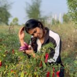 Divya Vadthya Instagram - A Christmas get together with family ❤️ #divi #divivadthya #divinunchi #christmas #farm