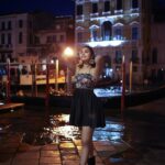 Divya Vadthya Instagram - Love is in the Air ❤️ Tq beautiful for capturing me @vicky_photo.it ❤️ Love my dress @navya.marouthu 🥰 #divi #divivadthya #divinunchi #black #italy #love