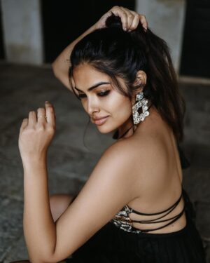 Divya Vadthya Instagram - Love is in the Air ❤️

Tq beautiful for capturing me @vicky_photo.it ❤️
Love my dress @navya.marouthu 🥰

#divi #divivadthya #divinunchi #black #italy #love