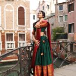 Divya Vadthya Instagram - Neekosam cheera kattukuni roadlu gallilu vethikeskuntuntey … Ekkadunnavv raa baabu ? 👀🔎 Tq beautiful for capturing me @vicky_photo.it ❤️ Love my half saree @srikrishnasilk 🥰 #goodmorning #venice #telugu #traditional #divi #divivadthya #divinunchi