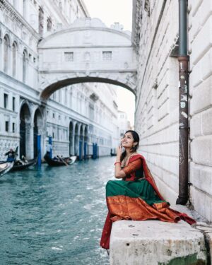 Divya Vadthya Instagram - Neekosam cheera kattukuni roadlu gallilu vethikeskuntuntey … 
 Ekkadunnavv raa baabu ? 👀🔎

Tq beautiful for capturing me @vicky_photo.it ❤️
Love my half saree @srikrishnasilk 🥰

#goodmorning #venice #telugu #traditional #divi #divivadthya #divinunchi