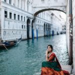 Divya Vadthya Instagram - Neekosam cheera kattukuni roadlu gallilu vethikeskuntuntey … Ekkadunnavv raa baabu ? 👀🔎 Tq beautiful for capturing me @vicky_photo.it ❤️ Love my half saree @srikrishnasilk 🥰 #goodmorning #venice #telugu #traditional #divi #divivadthya #divinunchi