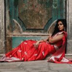 Divya Vadthya Instagram - “Venice” you are a beauty! Had the best food , loved eating the gelato , my morning coffees and the night wines … beautiful streets and bridges , great walks in this traditional saree … wow such an amazing vacation Tq beautiful for capturing me @vicky_photo.it ❤️ Love my red saree @srikrishnasilk 🥰
