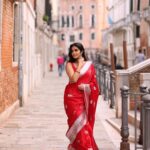 Divya Vadthya Instagram - “Venice” you are a beauty! Had the best food , loved eating the gelato , my morning coffees and the night wines … beautiful streets and bridges , great walks in this traditional saree … wow such an amazing vacation Tq beautiful for capturing me @vicky_photo.it ❤️ Love my red saree @srikrishnasilk 🥰