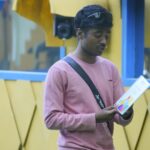 Drone Prathap Instagram - ಬಿಗ್ ಬಾಸ್ ಮನೆಯಲ್ಲಿ ಚಿತ್ರಕ್ಕೆ ಬಣ್ಣ ಹಚ್ಚುವ ಕೆಲಸ ಜೋರಾಗಿದೆ.. ಸುದೀಪ್ ಸರ್ ತಮ್ಮ ಕೈಯಾರ ಮಾಡಿಸಿದ ಊಟ ಕಳುಹಿಸಿದ್ದಾರೆ...😍😍😍😍 Watch Big Boss Kannada Season 10. 24 Hrs Live On Jio Cenima @colorskannadaofficial #colourskannada #colourskannadaofficial #bbk10 #bigboss10kannada #droneprathap #dronarkaerospace #droneprathap_fc