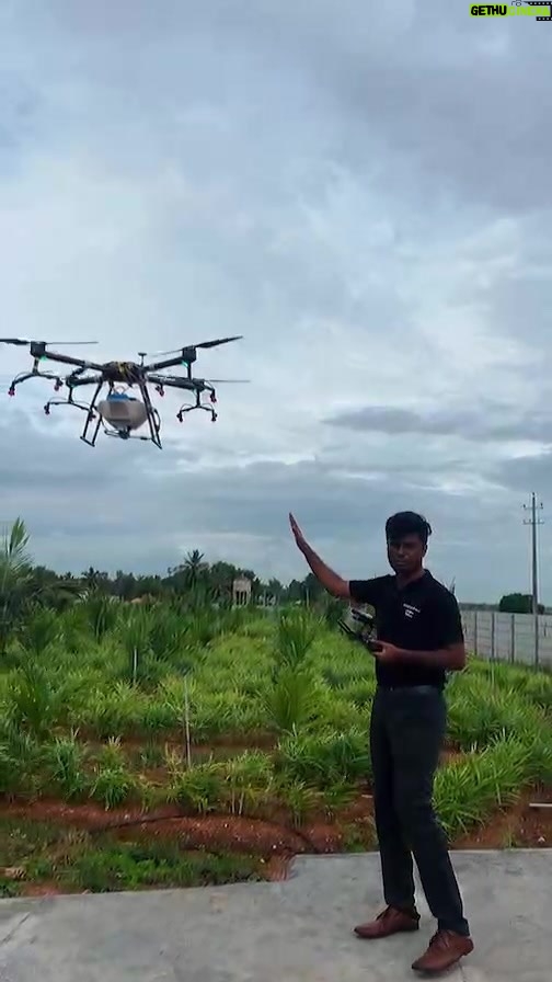 Drone Prathap Instagram - ಇಂದು ಮೈಸೂರು ಜಿಲ್ಲೆಯ ಹುಣಸುಾರು ತಾಲುಕಿನ ಬಿಳಿಕೆರೆ ಯ ದಳ್ಳಾಳು ಗ್ರಾಮದಲ್ಲಿ, ಡ್ರೊನಾರ್ಕ ಏರೋಸ್ಪೆಸ್ ವತಿಯಿಂದ 2 ಎಕರೆ ಶುಂಠಿ ಬೆಳೆಗೆ ಕಿಟನಾಶಕವನ್ನು ಡ್ರೊನ್ ಮುಖಾಂತರ ಸಿಂಪಡಿಸಲಾಯಿತು….. #droneprathap #dronarkaerospace #mysuru #hunsur #chikmagalur #mysuru #harishgowdahunsuru #agridrone #karnataka Hunsur, Mysore