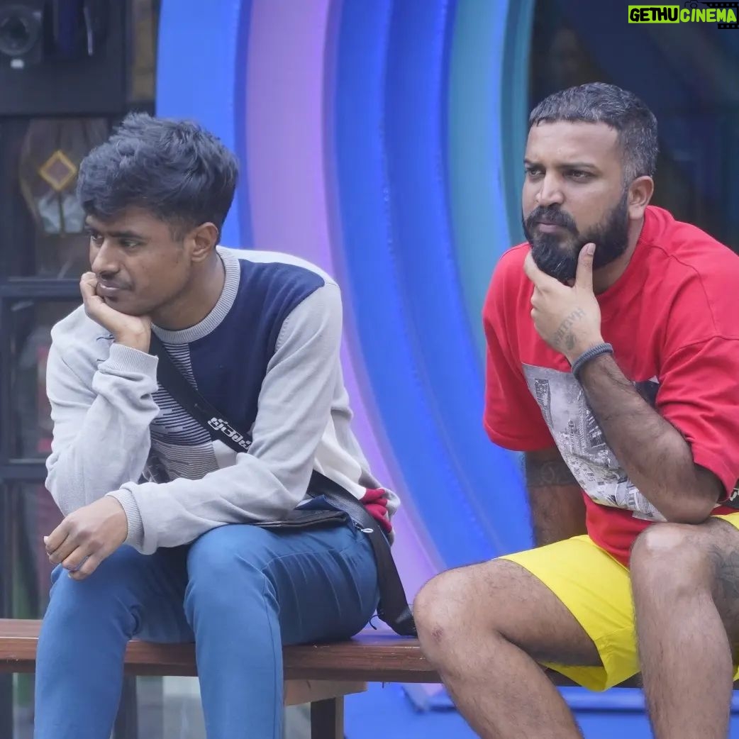 Drone Prathap Instagram - ಹೂ ಕಸಿದುಕೊಳ್ಳೊ TASK ನಲ್ಲಿ ಸಕ್ಕತಾಗಿ ಆಡ್ತಿದ್ದಾರೆ ಪ್ರತಾಪ್ ಅವರು 😍😍😍 Watch Big Boss Kannada Season 10. 24 Hrs Live On Jio Cenima @colorskannadaofficial Official fan page @drone._.prathap_fans #colourskannada #colourskannadaofficial #bbk10 #bigboss10kannada #droneprathap #dronarkaerospace #droneprathap_fc
