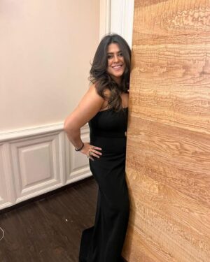 Ekta Kapoor Instagram - #thebukinghhammurders @mumbaifilmfestival let’s go @kareenakapoorkhan @hansalmehta ♥️👍🏿 
Styled by @stylebysugandhasood