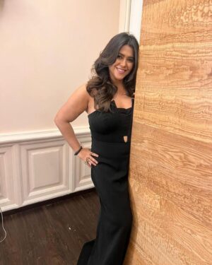 Ekta Kapoor Instagram - #thebukinghhammurders @mumbaifilmfestival let’s go @kareenakapoorkhan @hansalmehta ♥️👍🏿 
Styled by @stylebysugandhasood