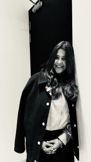 Ekta Kapoor Instagram - Die hard fan tere hai tu hi kadar na jaaane !! 
📷len 
🫶🏻🫶🏻🫶🏻🫶🏻🫶🏻👀Gemini twin day 
Day trip delhi #ficci