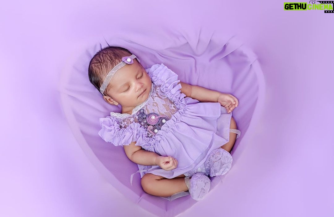 Elli Padhi - 14.6K Likes - The qutest, the littlest LOVE with a face as sweet as a dream. Our precious ❤️“Kritika”❤️has arrived, gracing our world with joy and endless love 💖🙍♀️🧿.😘
#kritikapanda#ellipadhi #elli’sdaughter specialThanks@thepalmstories 💗