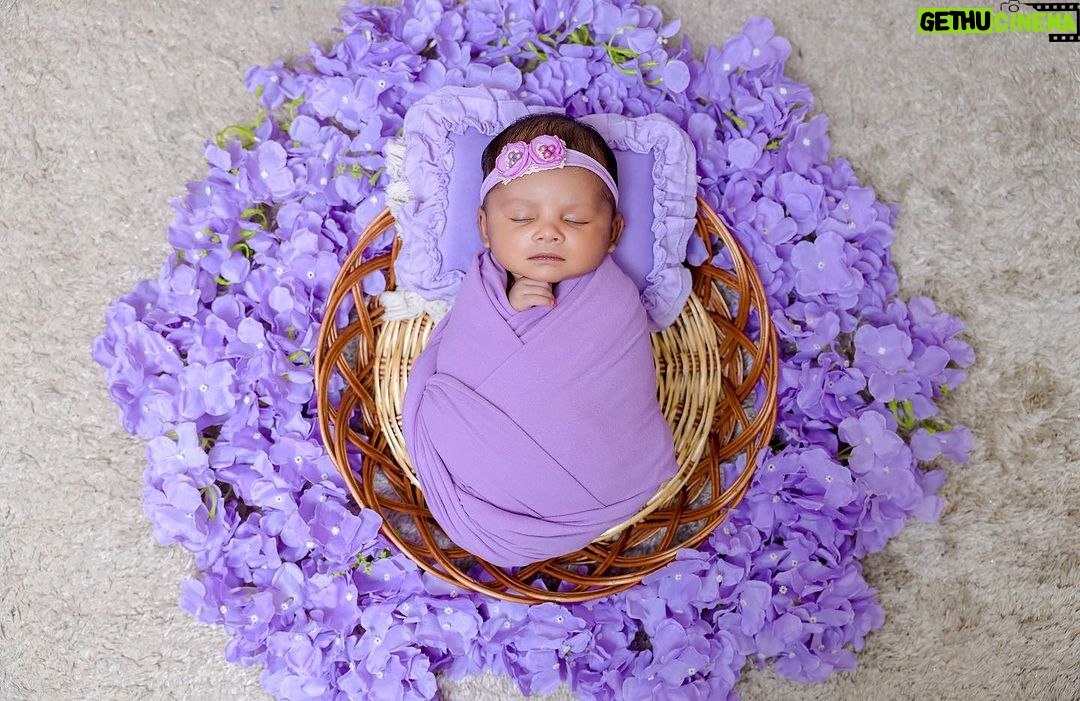 Elli Padhi - 14.6K Likes - The qutest, the littlest LOVE with a face as sweet as a dream. Our precious ❤️“Kritika”❤️has arrived, gracing our world with joy and endless love 💖🙍♀️🧿.😘
#kritikapanda#ellipadhi #elli’sdaughter specialThanks@thepalmstories 💗