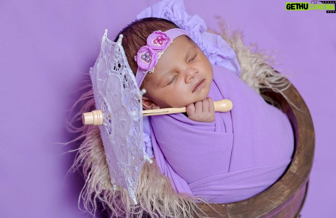 Elli Padhi - 14.6K Likes - The qutest, the littlest LOVE with a face as sweet as a dream. Our precious ❤️“Kritika”❤️has arrived, gracing our world with joy and endless love 💖🙍♀️🧿.😘
#kritikapanda#ellipadhi #elli’sdaughter specialThanks@thepalmstories 💗