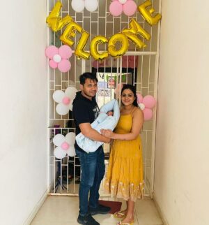 Elli Padhi Instagram - Homecoming of our Lakshmi🦶🏻

She is damn cutie angel 😇 🧚‍♂️
Congratulations Nani & Bhaina ❤️❤️

Thank you @ankita.padhi2 & @padhi.anita nani for this beautiful décor 🤗❤️

Missed the homecoming 😓😓