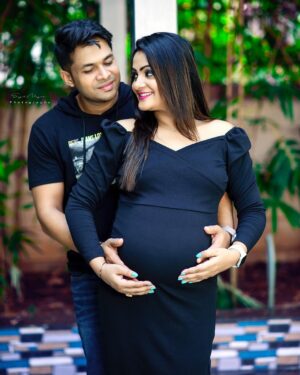 Elli Padhi Instagram - The single life was fun, married life is nice, but now comes the best adventure, becoming mom and dad🥰🥰 Can’t wait to meet our new Addition ❤️ Kindly keep ur love & blessings on 🥰🧿🙏🏻 Thank u @chiks_creatives @designer_jeet_official