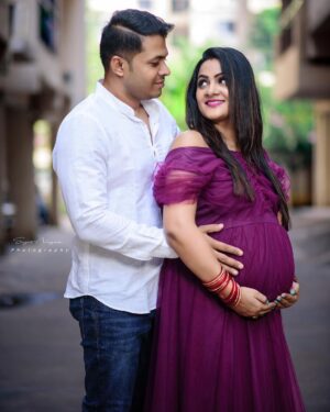 Elli Padhi Instagram - The single life was fun, married life is nice, but now comes the best adventure, becoming mom and dad🥰🥰 Can’t wait to meet our new Addition ❤️ Kindly keep ur love & blessings on 🥰🧿🙏🏻 Thank u @chiks_creatives @designer_jeet_official